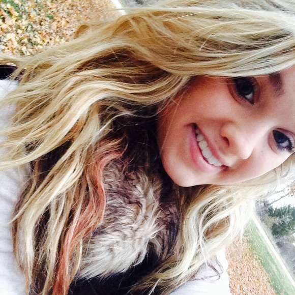 Profile Picture of Kennadee Redburn (@kennadee_marie) on Poshmark