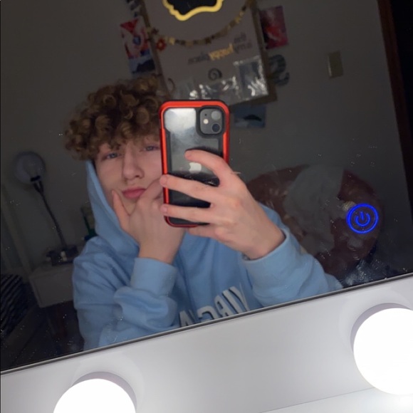 Profile Picture of Dylan Michalopoulos (@dylan_jpx) on Poshmark
