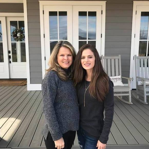 Nikki Mccann - Poshmark Profile Picture of Nikki Mccann (@nikkimccann) on Poshmark