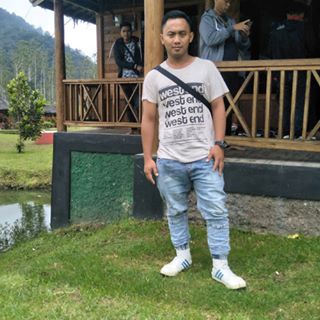 Profile Picture of Edward Iskandar (@edward.iskandar.39) on Facebook