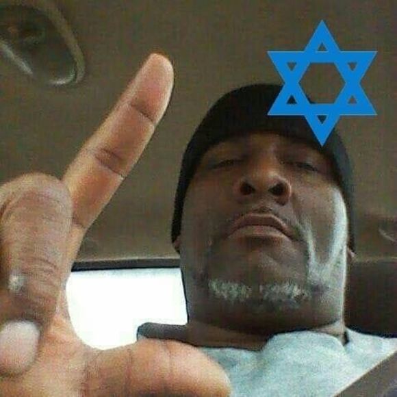 Profile Picture of Larry Jones (@larryejones1) on Poshmark