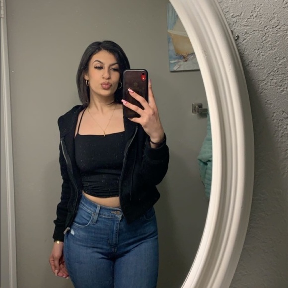 Natali Halasah - Poshmark Profile Picture of Natali Halasah (@nhalasahh) on Poshmark