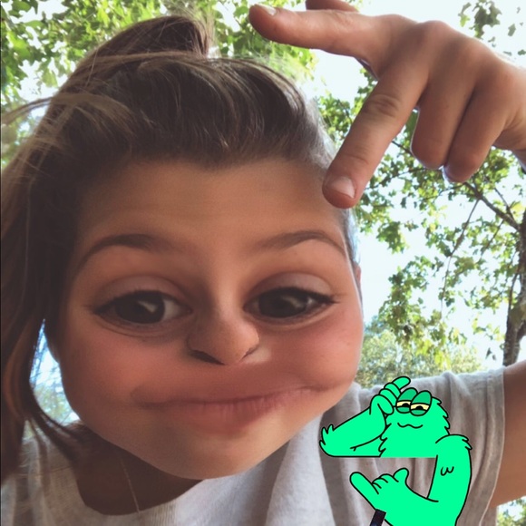 Profile Picture of Kayla Berteaux (@kayla_berteaux) on Poshmark