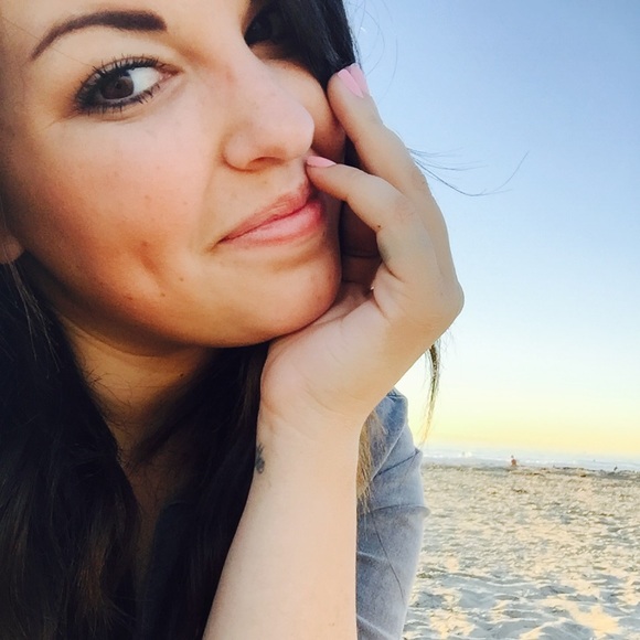 Erin Vlamis - Poshmark Profile Picture of Erin Vlamis (@evlam) on Poshmark