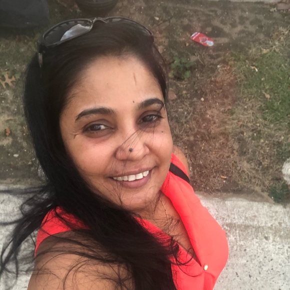 Profile Picture of Padmanie Ramsuroop (@paddy28) on Poshmark