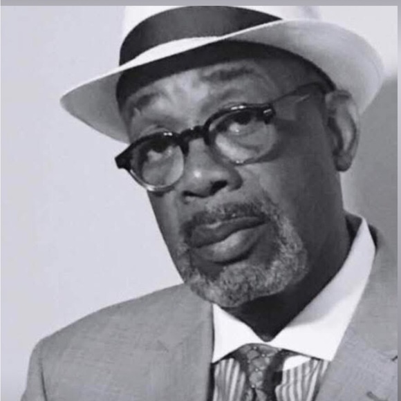 Gordon Gardner - Poshmark Profile Picture of Gordon Gardner (@dmichelle961) on Poshmark