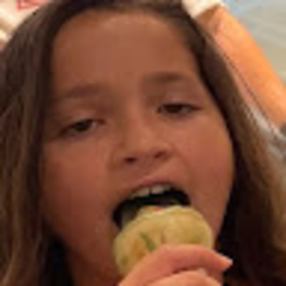 Profile Picture of Jillian Mccabe (@jillianmccab578) on Poshmark