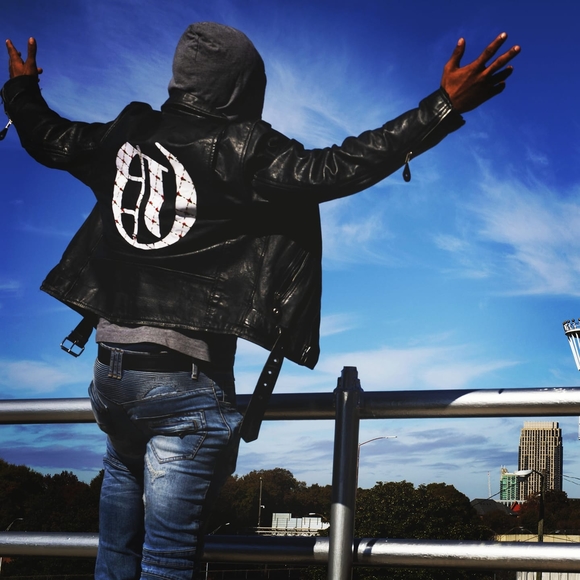 Profile Picture of Devan Oliver (@devanoliver292) on Poshmark