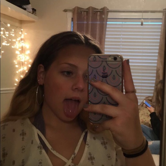 Profile Picture of Kendall Gladson (@kendallnicole10) on Poshmark