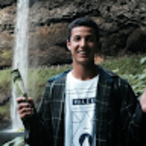 Profile Picture of Ian Hernandez (@ian17cole) on Poshmark