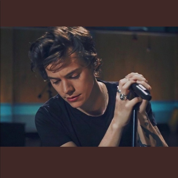 Profile Picture of Amelia Berls (@ameliaberls) on Poshmark