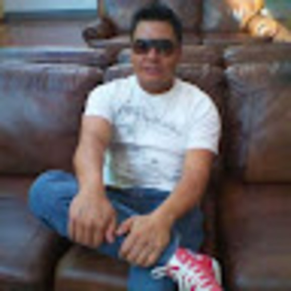 Profile Picture of Carlos Linares (@carloslinare160) on Poshmark