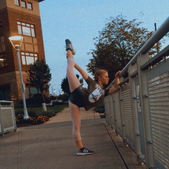 Profile Picture of Atira Hemker (@atirahemker) on Poshmark