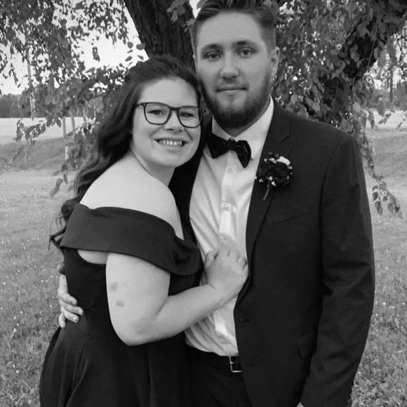 Profile Picture of Ariana Bilz (@arianabilz1511) on Poshmark