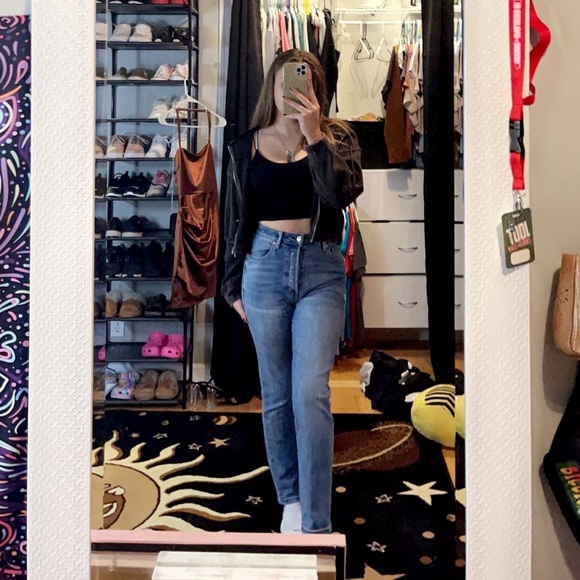 Profile Picture of Demetra Patouhas (@demetraaa) on Poshmark