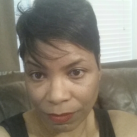 Profile Photo of Pamela Johnson (@teaco) on Poshmark