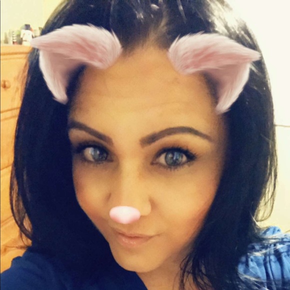 Profile Picture of Janet Cuevas (@jluna1104) on Poshmark