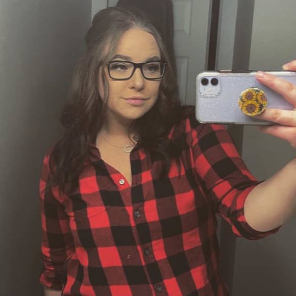 Profile Picture of Kotryna Siaulyte (@ksiaulyte) on Poshmark