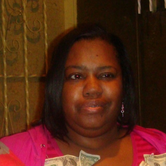 Profile Picture of Kim Mosley (@mosley51) on Poshmark