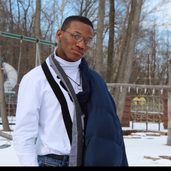 Profile Picture of Rayvon Lovelace (@rayvonlovelace) on Poshmark