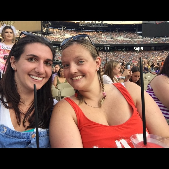 Profile Picture of Samantha Rebecky (@sammygurls4e) on Poshmark