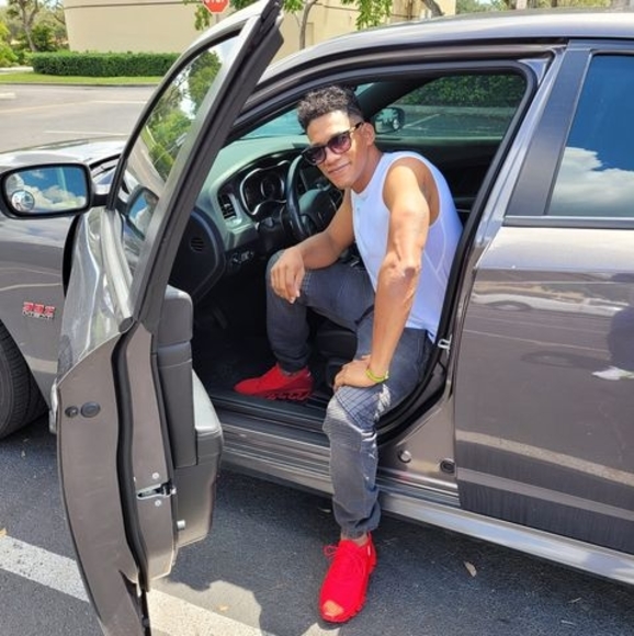 Profile Picture of Carlos Borrero (@borreroc578) on Poshmark