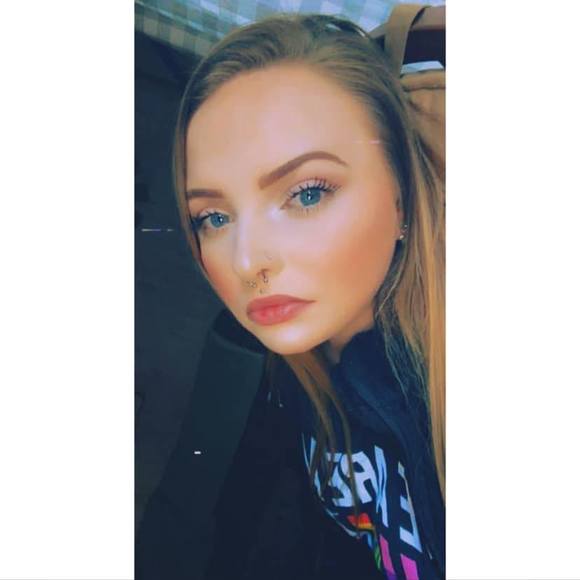 Profile Picture of Loranell Edwards (@loranell143) on Poshmark