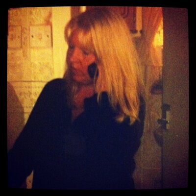 Profile Picture of Deborah Thornton (@boozyfloozie) on Twitter