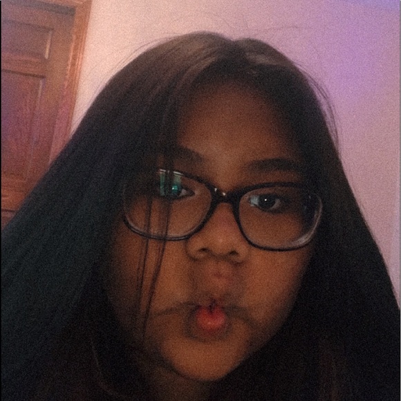 Profile Picture of Lisi Sivillo (@lisettesivillo) on Poshmark