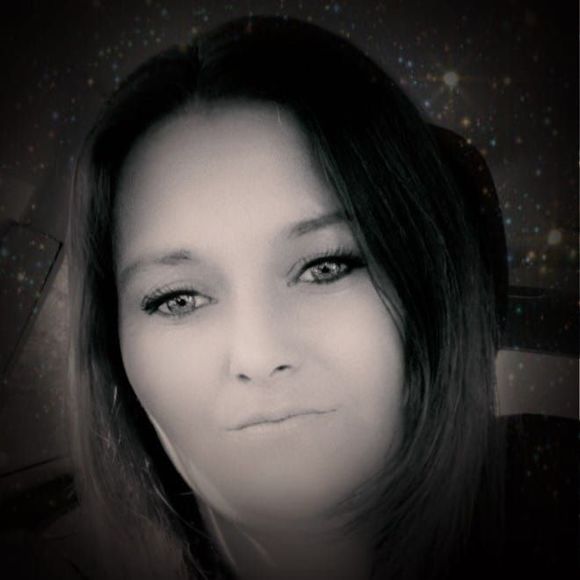 Janis Hartman - Poshmark Profile Picture of Janis Hartman (@polkjanis) on Poshmark