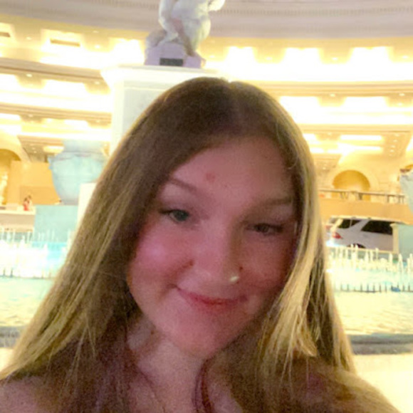 Profile Picture of Kristin Craven (@kristincrave722) on Poshmark
