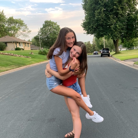 Erica Vannucci - Poshmark Profile Picture of Erica Vannucci (@23vanne) on Poshmark