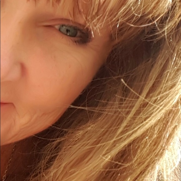 Profile Picture of Terrylyn Fulper (@joyinmyreality) on Poshmark