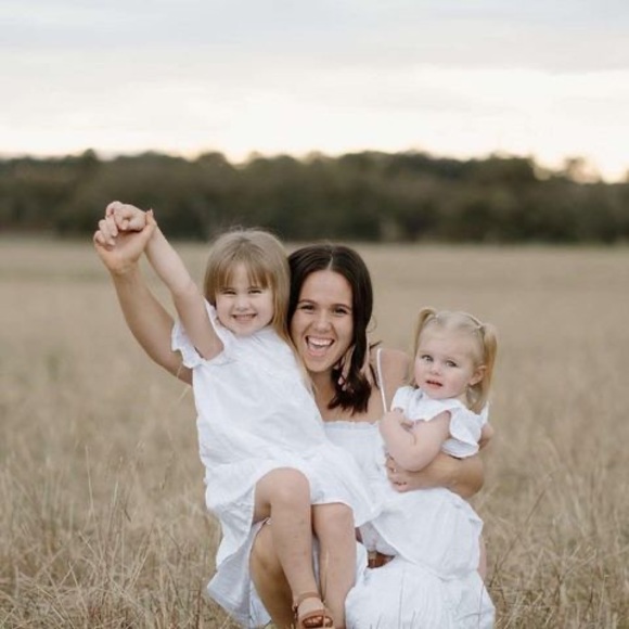 Profile Picture of Kayla Mawson (@kaylamawson) on Poshmark