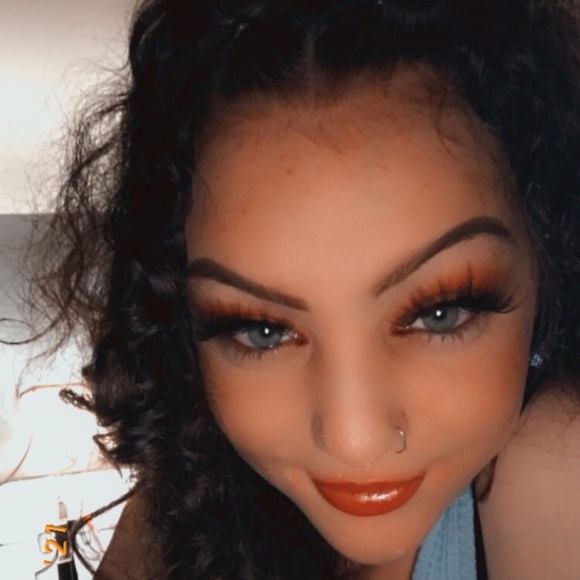 Profile Picture of Savannah Schmitt (@savy19431) on Poshmark