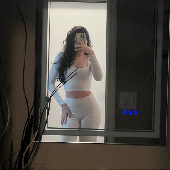 Profile Picture of Stephanie Carreras (@scarreras153026) on Poshmark