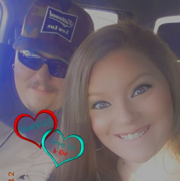 Profile Picture of Elizabeth Pueschel (@lizpueschel423) on Poshmark