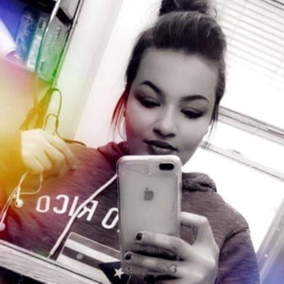 Profile Picture of Carina Kishbaugh (@carinakishbaugh) on Poshmark