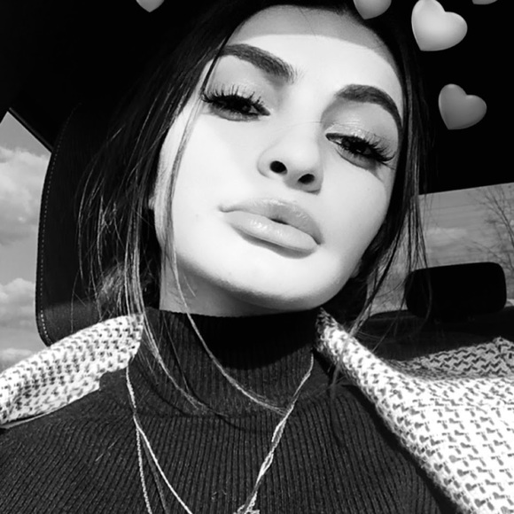 Profile Picture of Diana Abbasova (@dianaabbasova52) on Poshmark