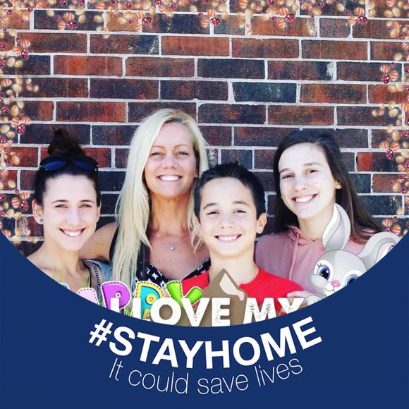 Profile Picture of Renay Latella (@renaylats) on Poshmark