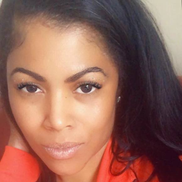Profile Picture of Lethia Martin (@soluvlee) on Poshmark
