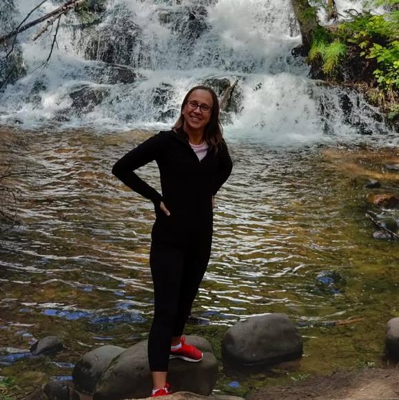 Profile Picture of Amanda Gallihugh (@gallihugh) on Poshmark