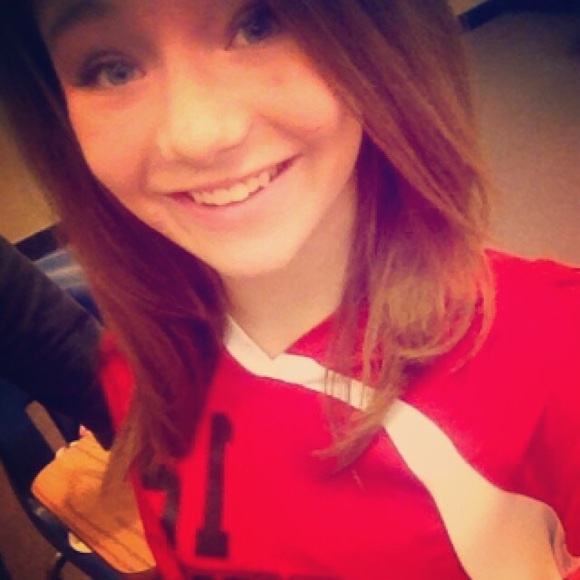 Profile Picture of Desirae Cochran (@desirae0804) on Poshmark