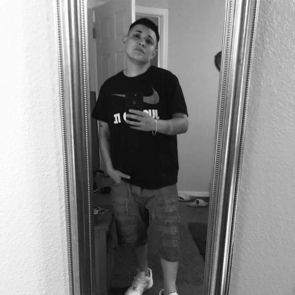 Profile Picture of Gonzalez Gonzalez (@gonzalezgonz833) on Poshmark