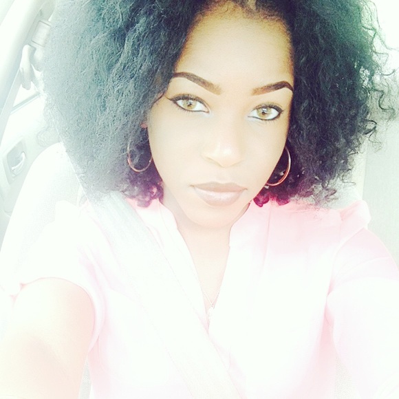 Profile Picture of Doriann W (@dori94) on Poshmark