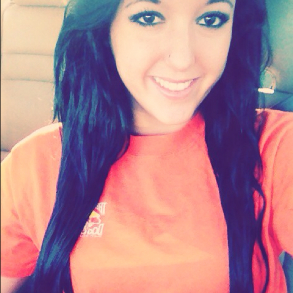 Profile Picture of Jillian Noelle (@jillybilly800) on Poshmark