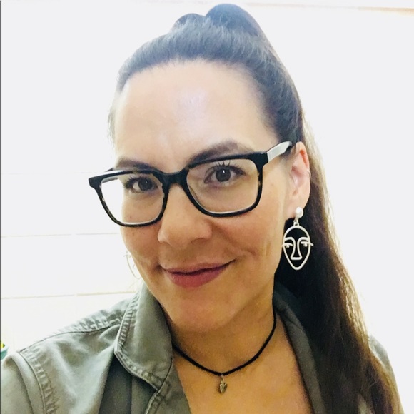 Amelia Starr - Poshmark Profile Picture of Amelia Starr (@amelia_starr) on Poshmark