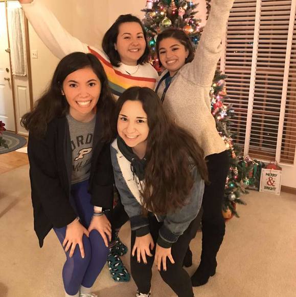 Profile Picture of Emily Spicuzza (@emilyspicuzza) on Poshmark