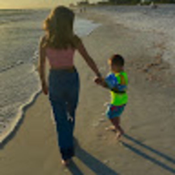 Profile Picture of Jala Schoffstall (@jalaschoffstall) on Poshmark