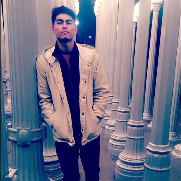 Profile Picture of Carlos Bastida (@carbasti09) on Poshmark
